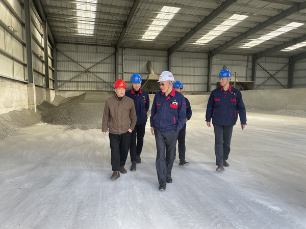 股份公司黨委委員、副總經(jīng)理劉道昆到建材公司調(diào)研